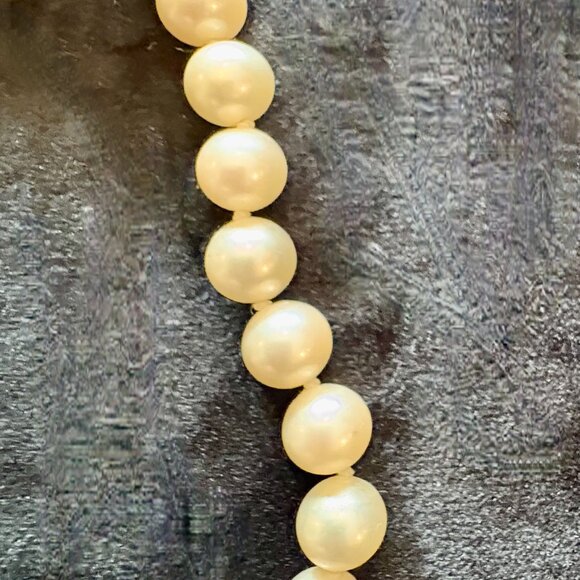 Pearl Necklace with Lapis Lazlu accents - Picture 2 of 3
